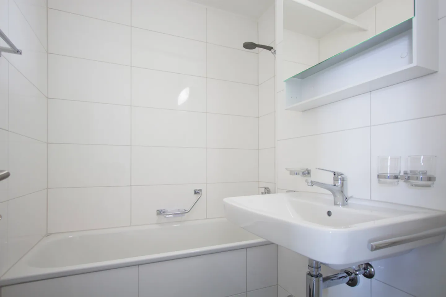 Luminoso appartamento di 4,5 stanze con balcone e cucina moderna - Foto 9 di 11