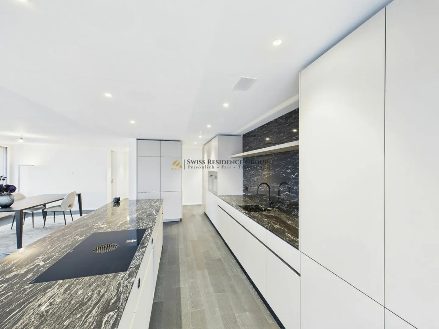 Vivere privilegiato sul lago di Zurigo con: residenza di 5,5 stanze con piscina privata, giardino, vista lago e montagna - Foto 6 di 13