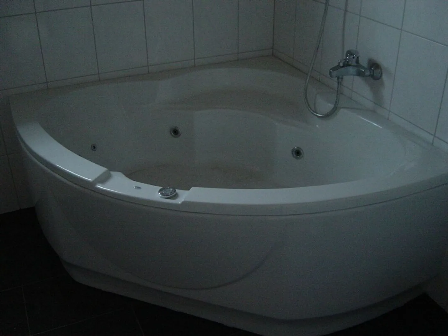 Appartement 4.5 pièces dans un emplacement calme et ensoleillé - Photo 6 sur 7