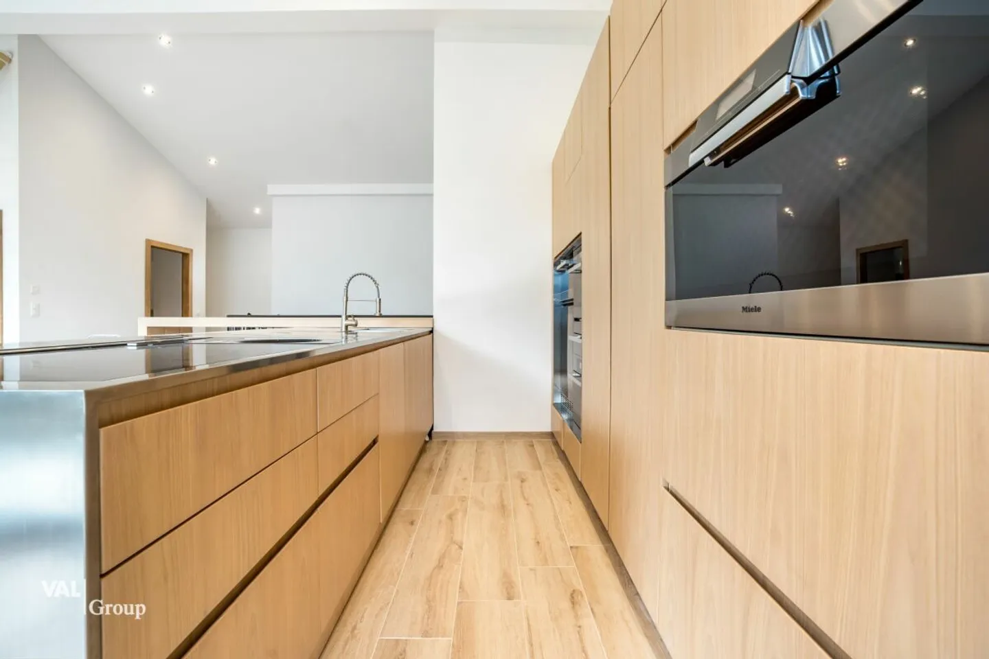 Modern architecture and stunning view of the Valais Alps - Photo 3 of 13