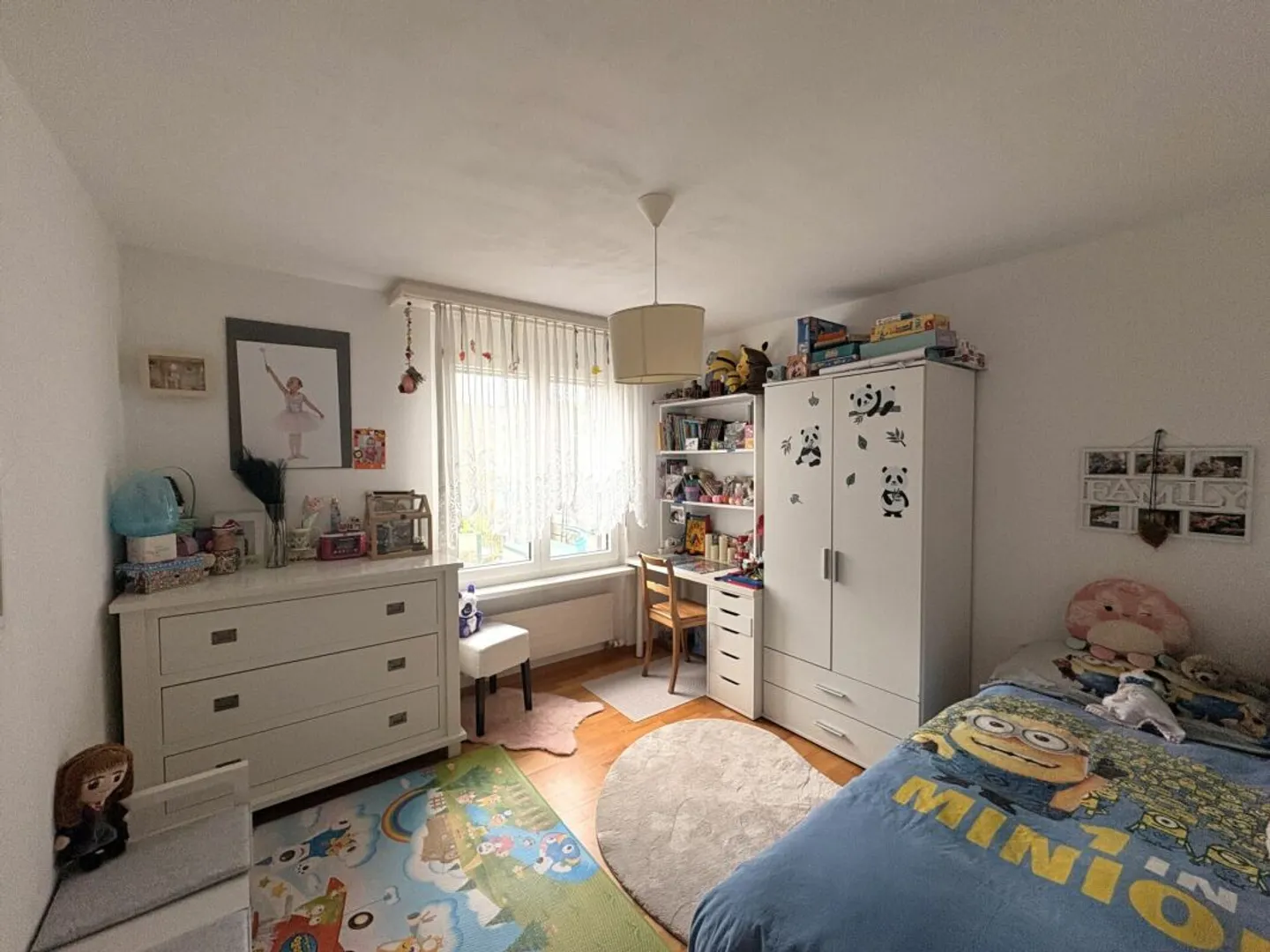 4½ Zimmer Erdgeschosswohnung mit zwei Sitzplätzen - Foto 10 di 13