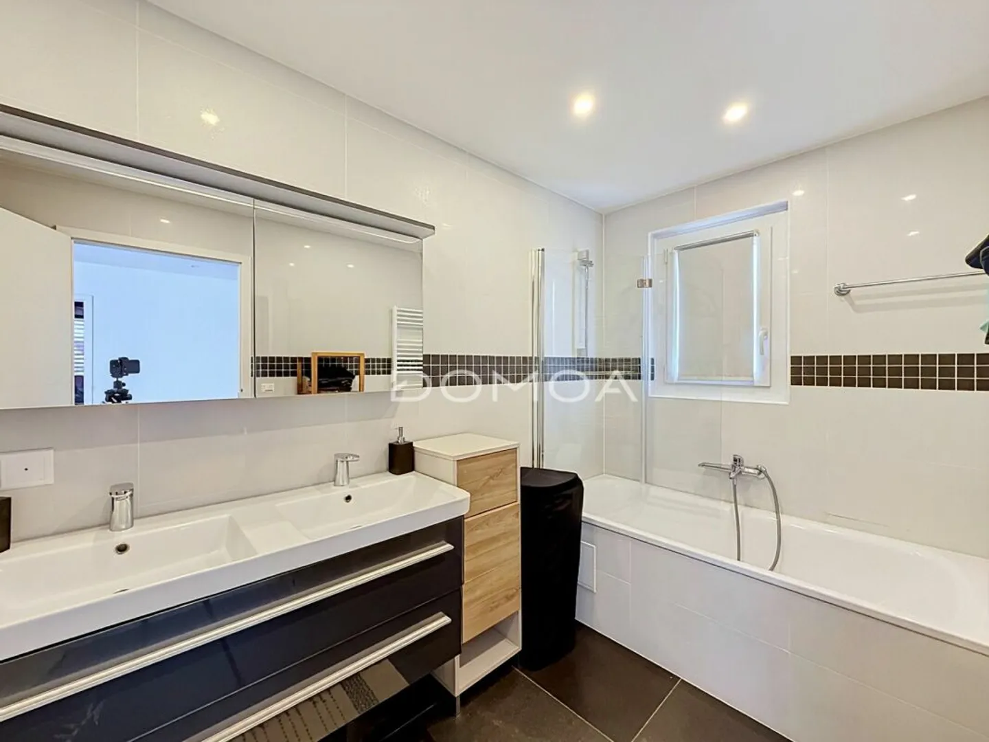 Villa individuelle avec deux appartements indépendants - Un lieu de vie aux multiples possibilités - Photo 6 of 13
