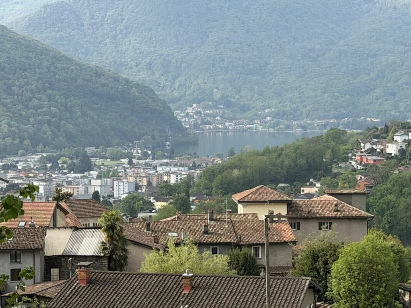 House with a separate apartment and lake view - Photo 5 of 13