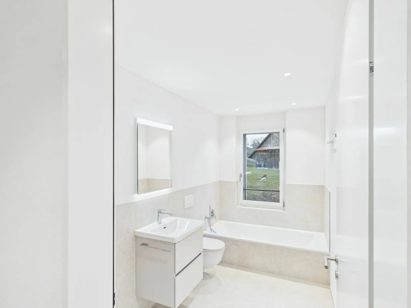 Modern and bright with high-quality finishing standards - Photo 9 of 13