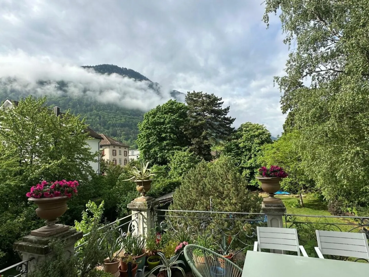 Living in the Park: Stylish Dream Apartment with Terrace in Chur - Photo 4 of 13
