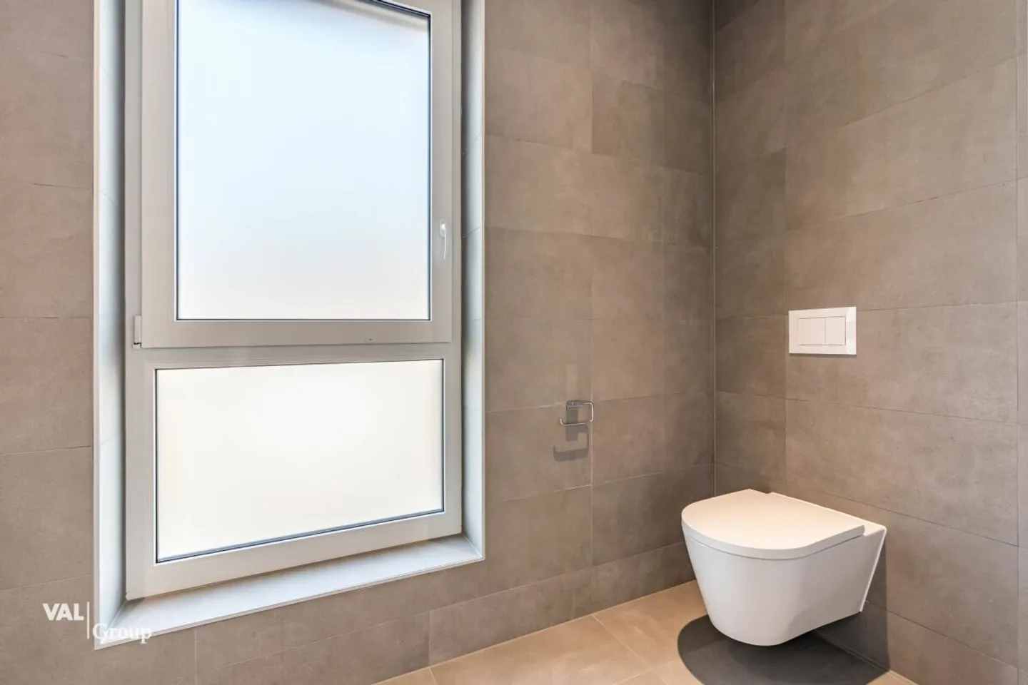 Modern and spacious dream home - Photo 8 of 13