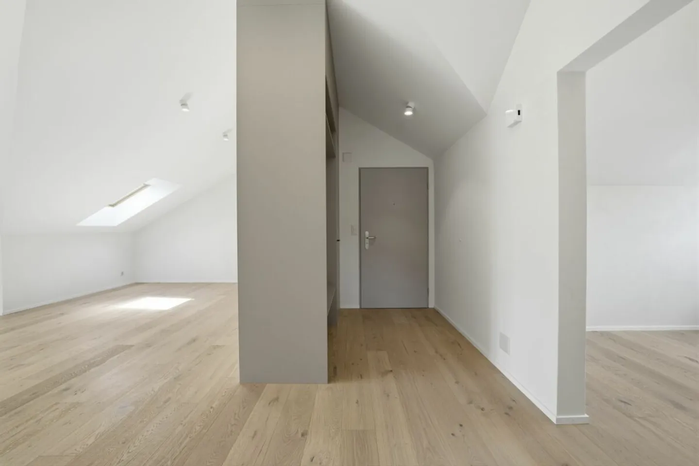 Charming fully renovated penthouse apartment with balcony and panoramic view in idyllic Urnäsch - Photo 5 of 13