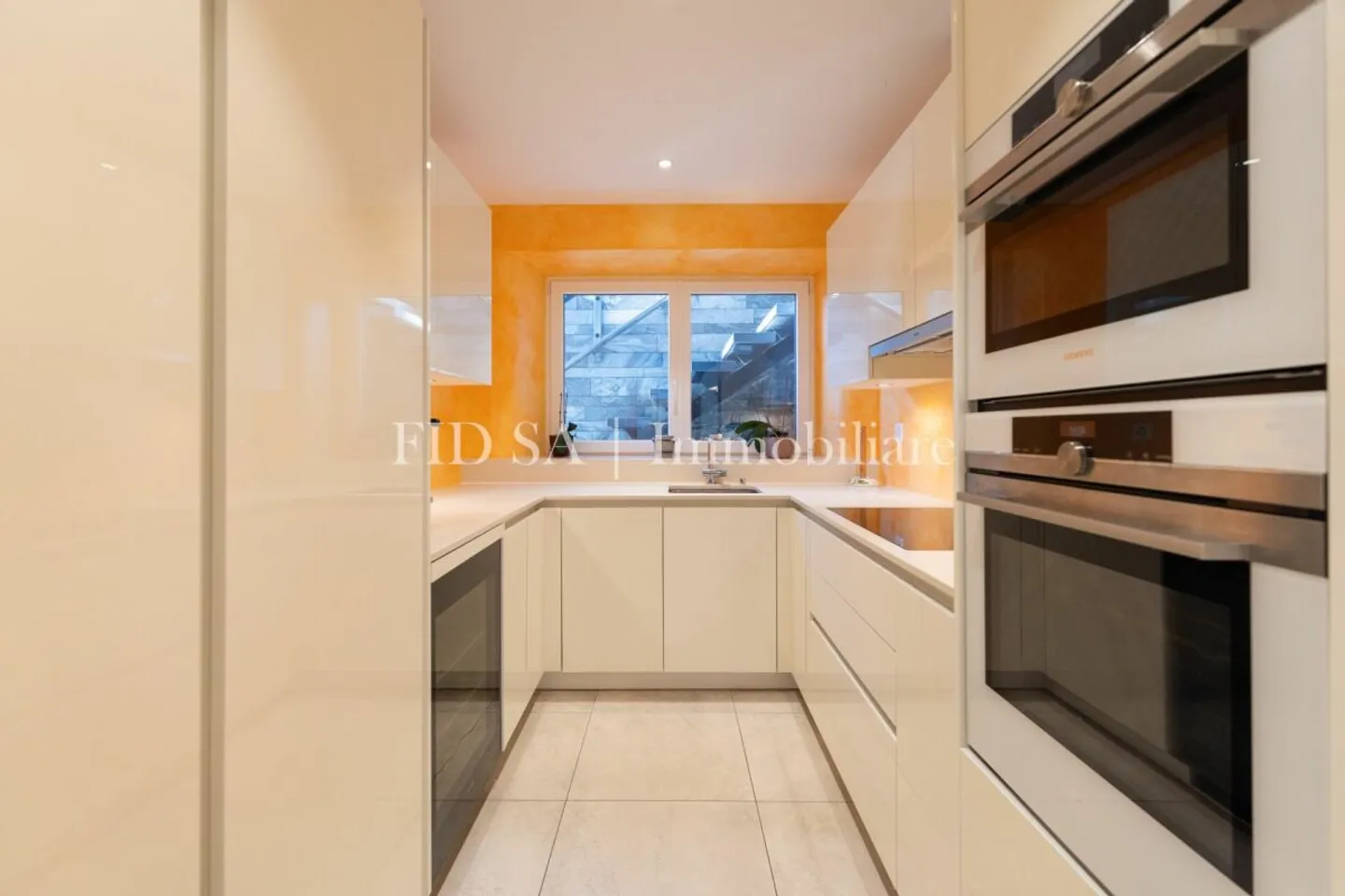 SOLDUNO - Ampio appartamento con vista imprendibile in casa bifamiliare - Photo 7 of 13