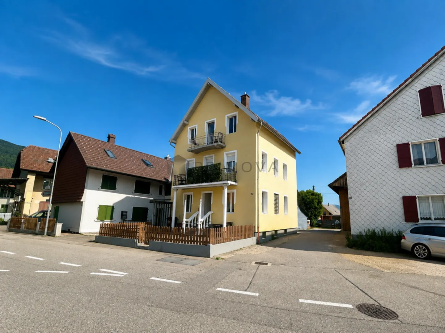 Investment property with development potential in a central residential location - Photo 1 of 4