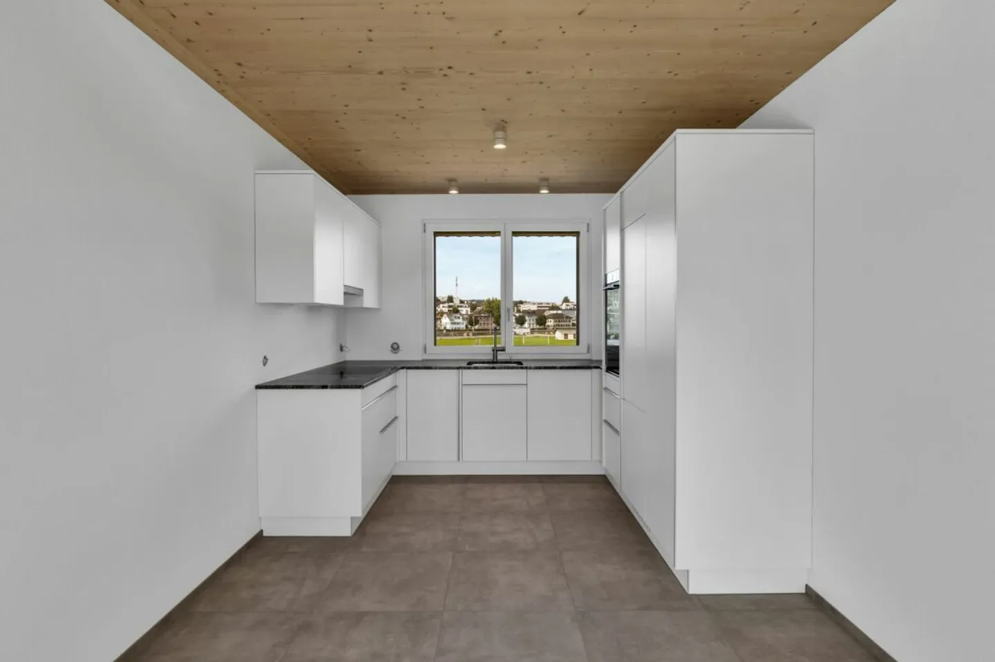 2.5-room high-quality attic apartment, first occupancy - Photo 6 of 9