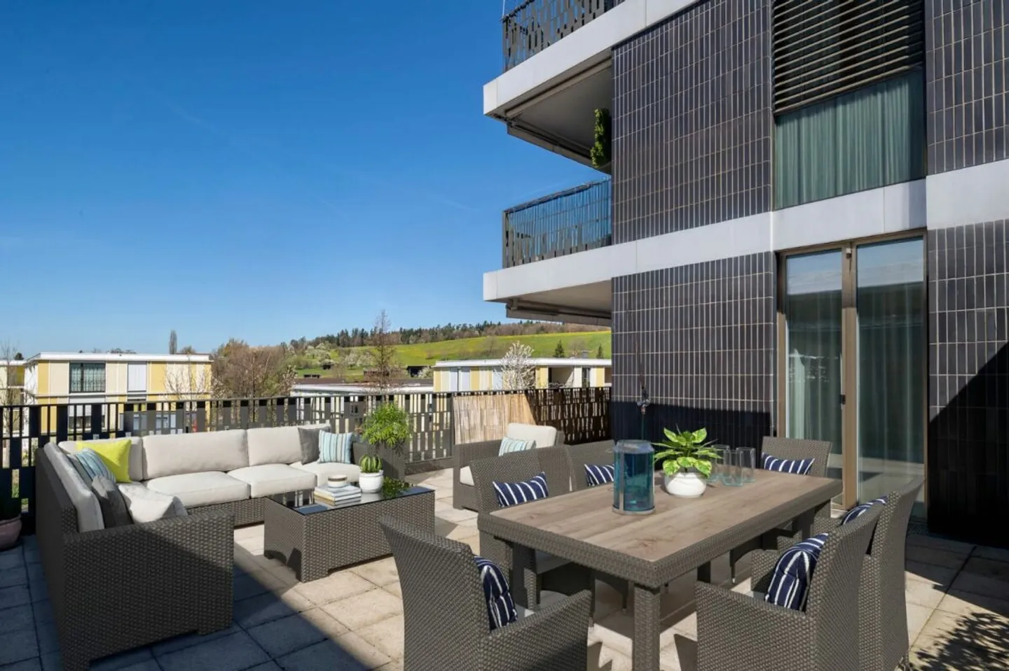 Living at the edge of the forest with a view and evening sun - Photo 2 of 12