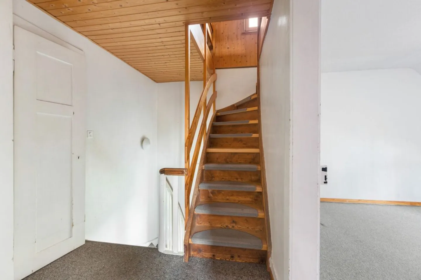 Charming 5½-room detached house in a central location - Photo 8 of 13
