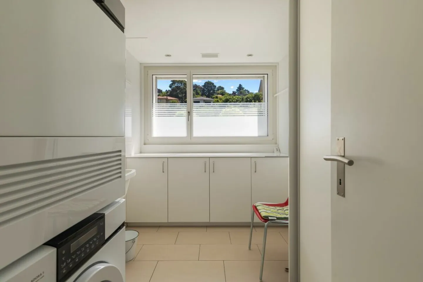 Appartamento moderno con balcone - Foto 11 di 13