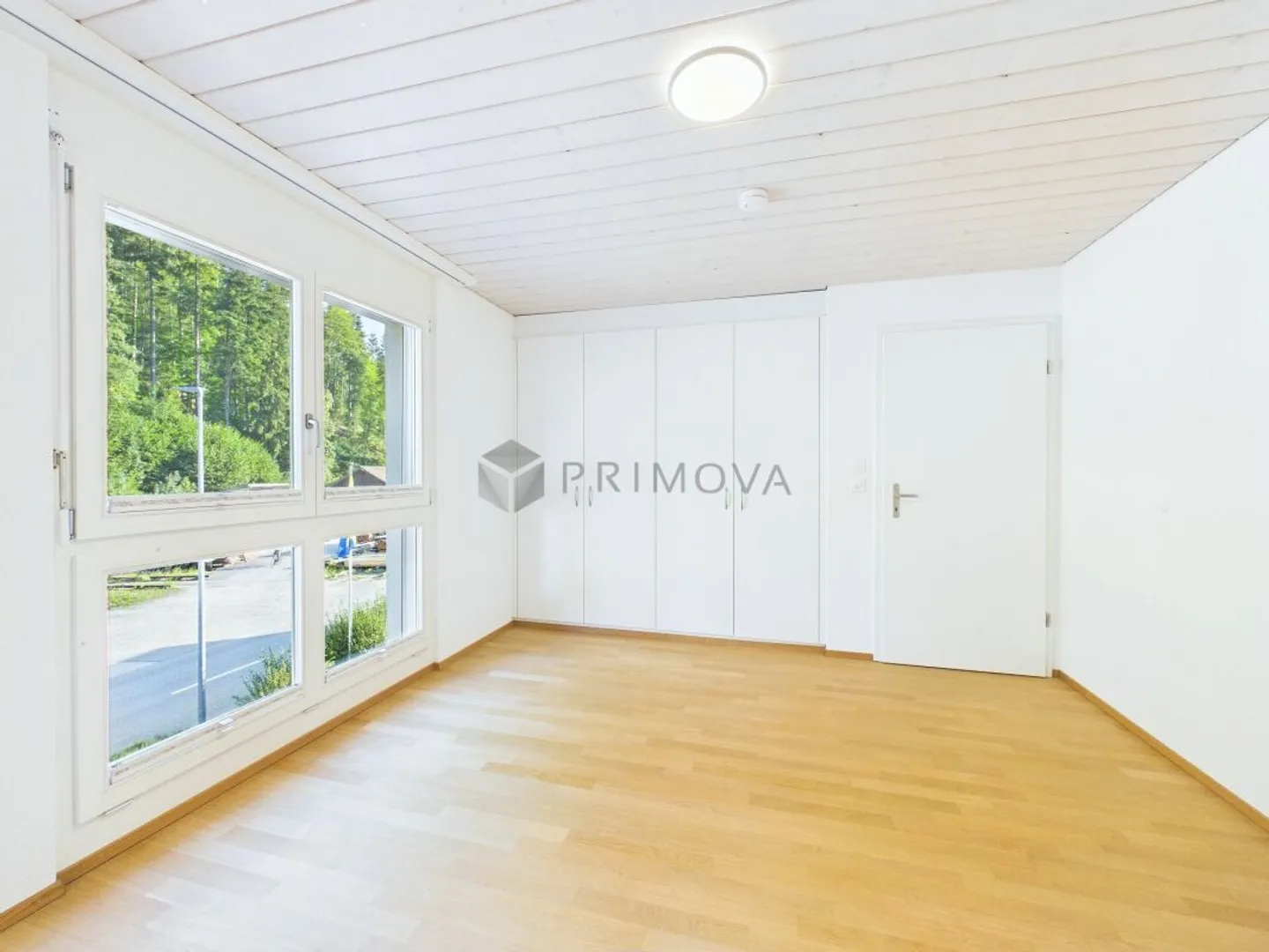 Spacious living in the attic - Photo 9 of 13