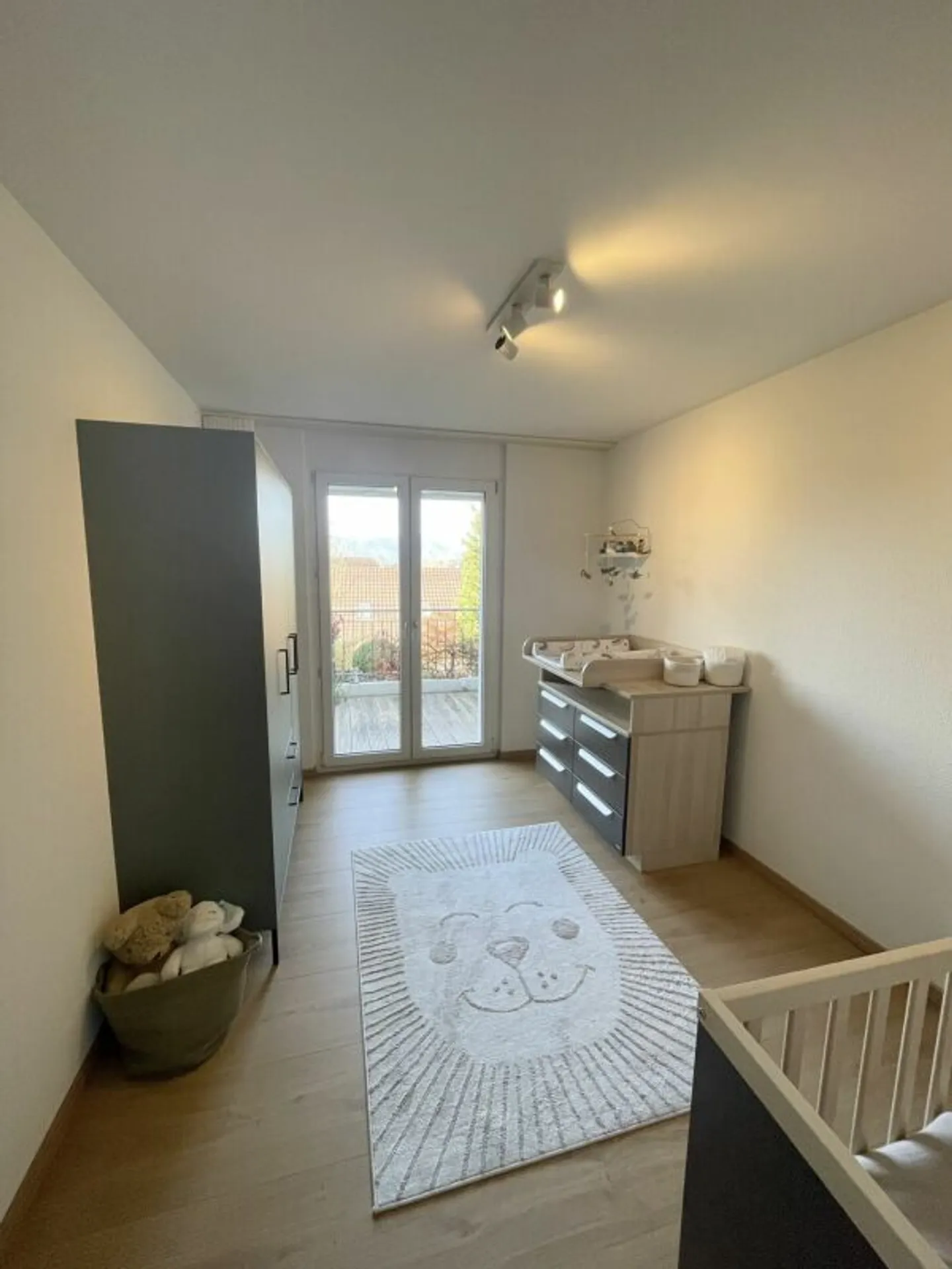 Vivre avec une vue - Appartement terrasse ensoleillé de 4,5 pièces dans un emplacement central à Würenlingen - Photo 6 sur 9