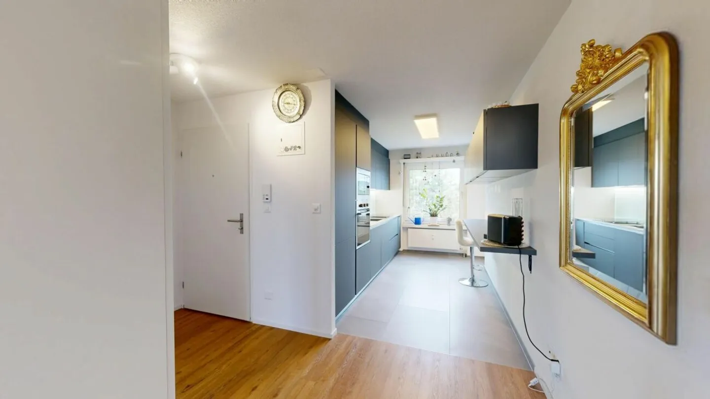 Appartamento attraente di 4,5 stanze con balcone e garage sotterraneo - Foto 5 di 13