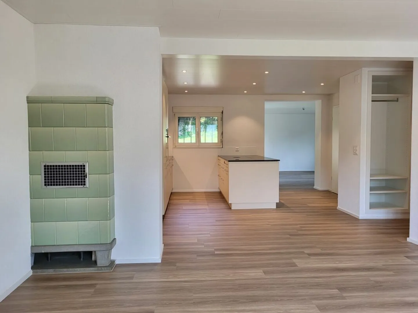 Casa unifamiliare recentemente ristrutturata con grande giardino - Foto 4 di 13