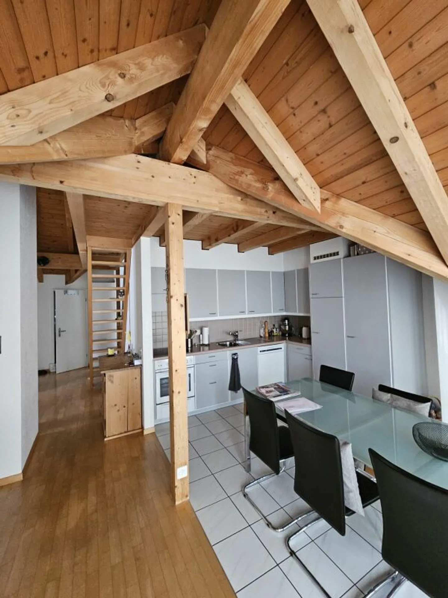 Mehrfamilienhaus mit sechs Wohneinheiten - Foto 11 von 13
