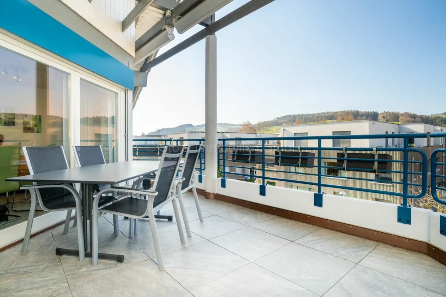 Bright 5 ½-room attic apartment in a family-friendly neighborhood - Photo 2 of 13