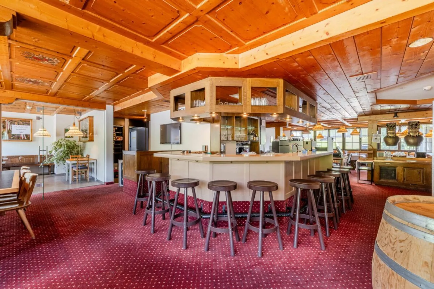 VIEL POTENZIAL AN BESTER LAGE: HOTEL TOGGENBURG MIT TRAUMAUSSICHT UND IDEALER STRUKTUR - Foto 7 von 13