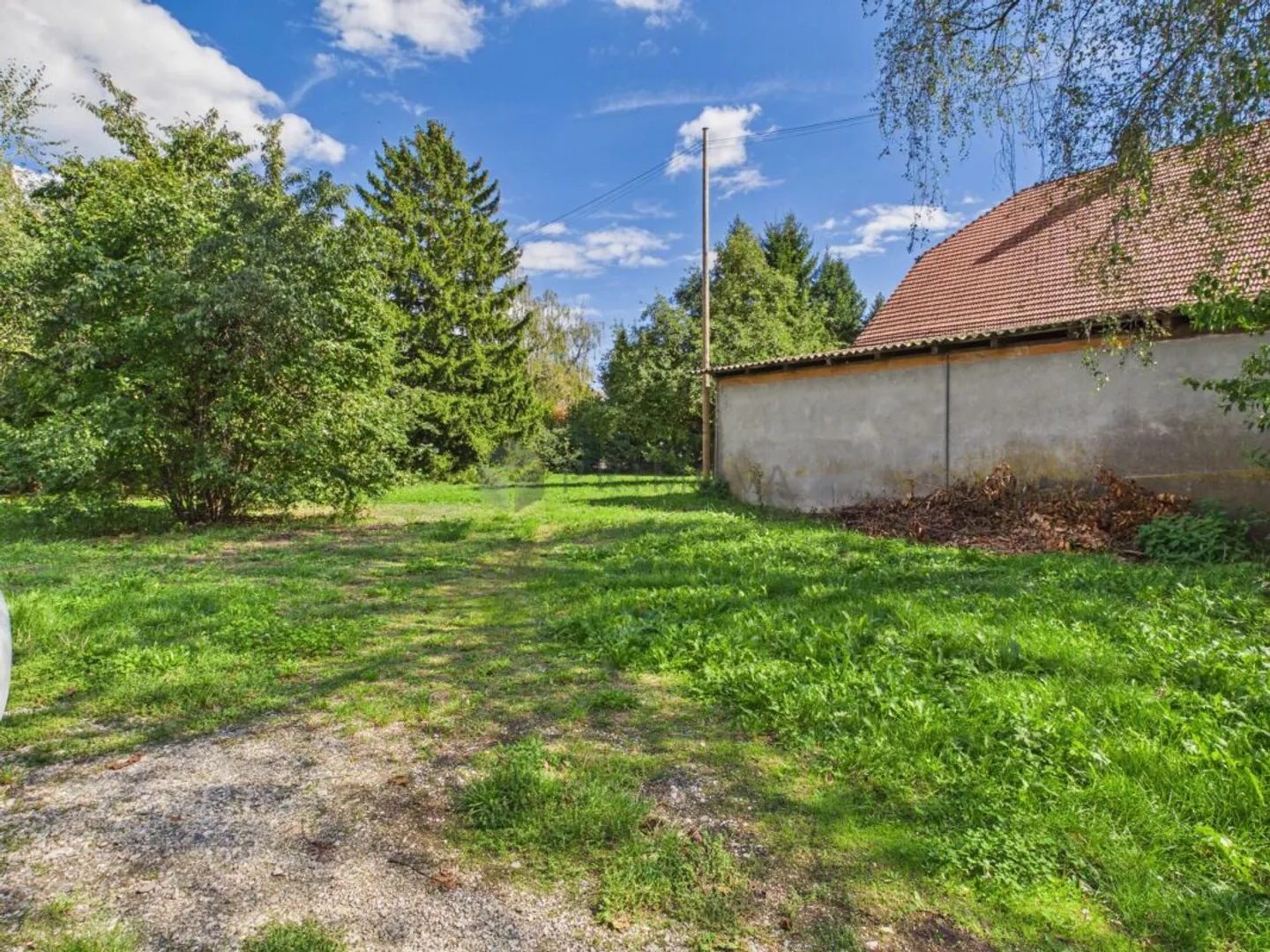 Ferme bien entretenue avec grande réserve foncière dans le beau Seeland - Photo 9 sur 9