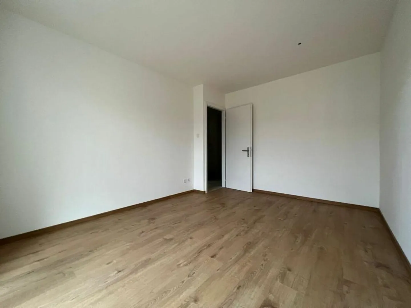 Modern 2-room apartment in a quiet location - available for immediate rent - Photo 3 of 10