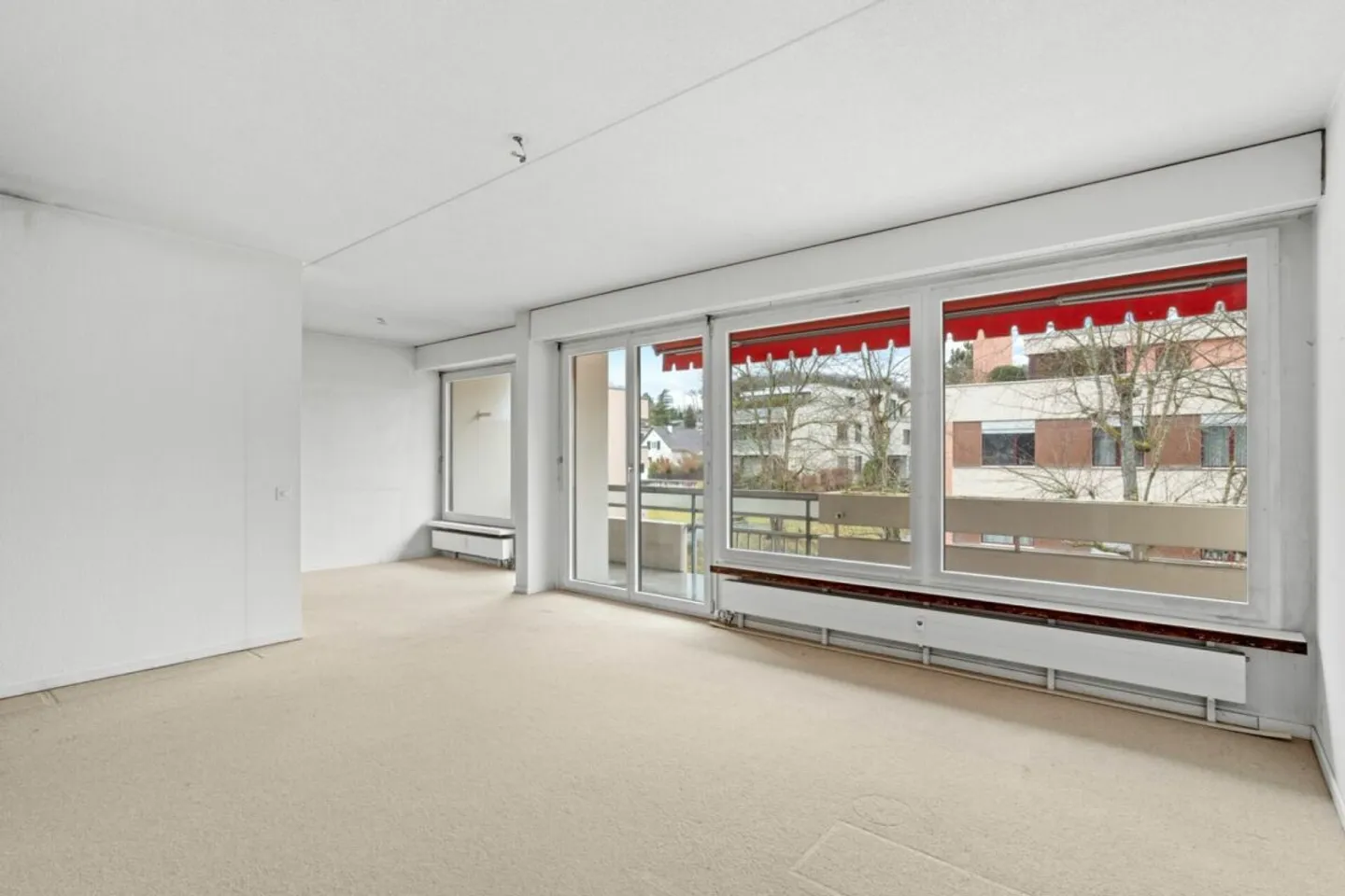 Appartement de 3,5 pièces dans un endroit calme à Reinach avec place de parking et salle de loisirs - Photo 5 sur 13