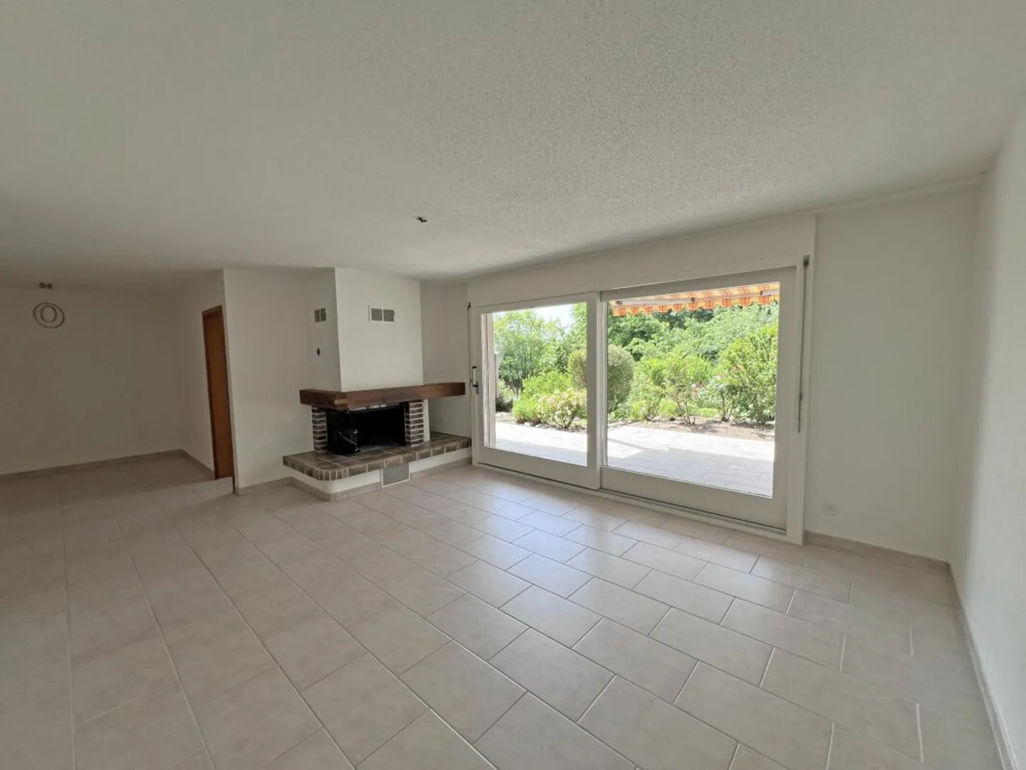 Attractive Garden Apartment - Ideal for Living or Investing - Photo 5 of 9