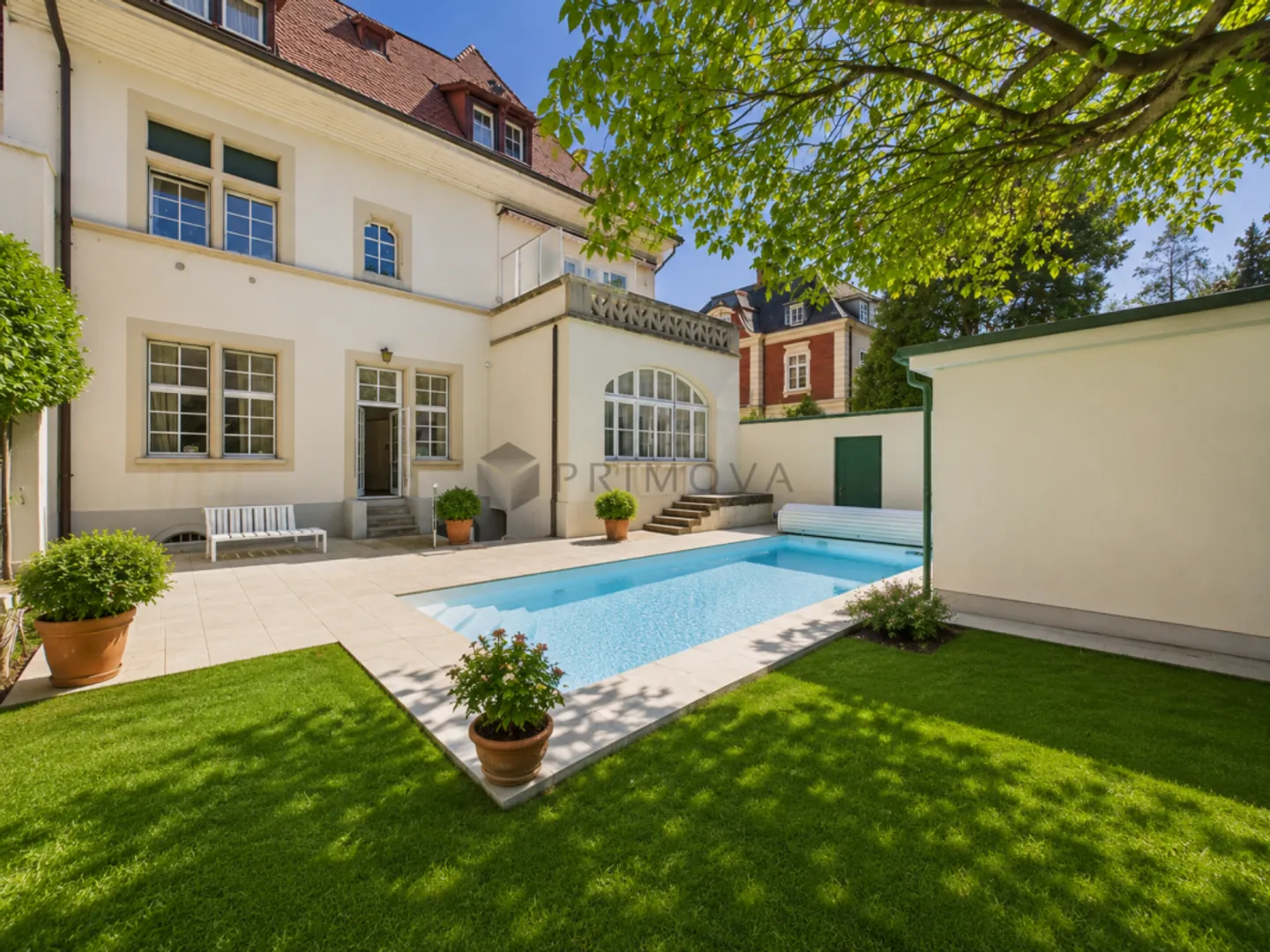 Ein Stück Basler Zeitgeschichte: Unvergleichliches Stadtpalais mit Pool &amp; Sauna - Photo 2 of 12