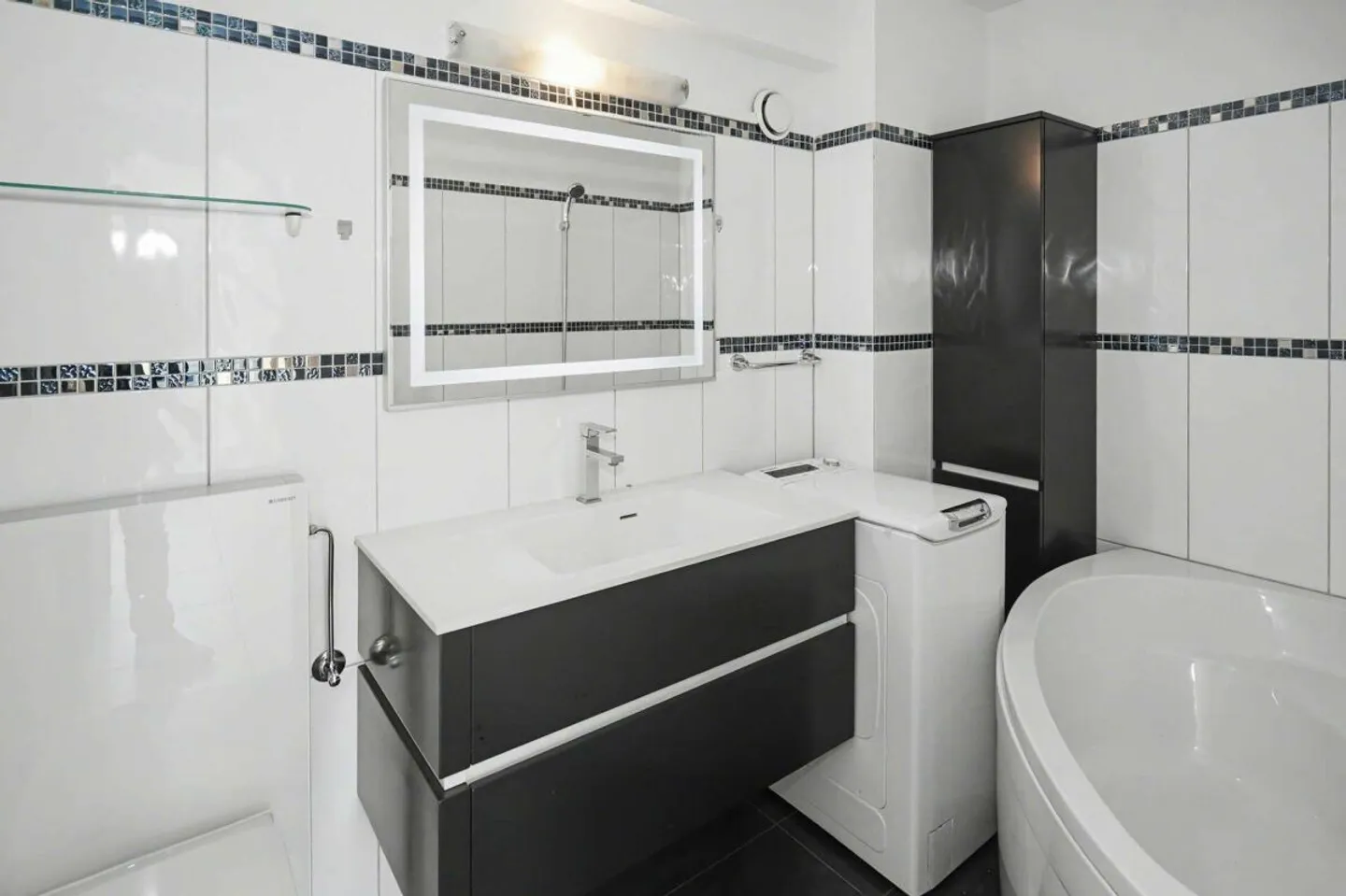 Renovated 3-room apartment in Reinach - Photo 5 of 7