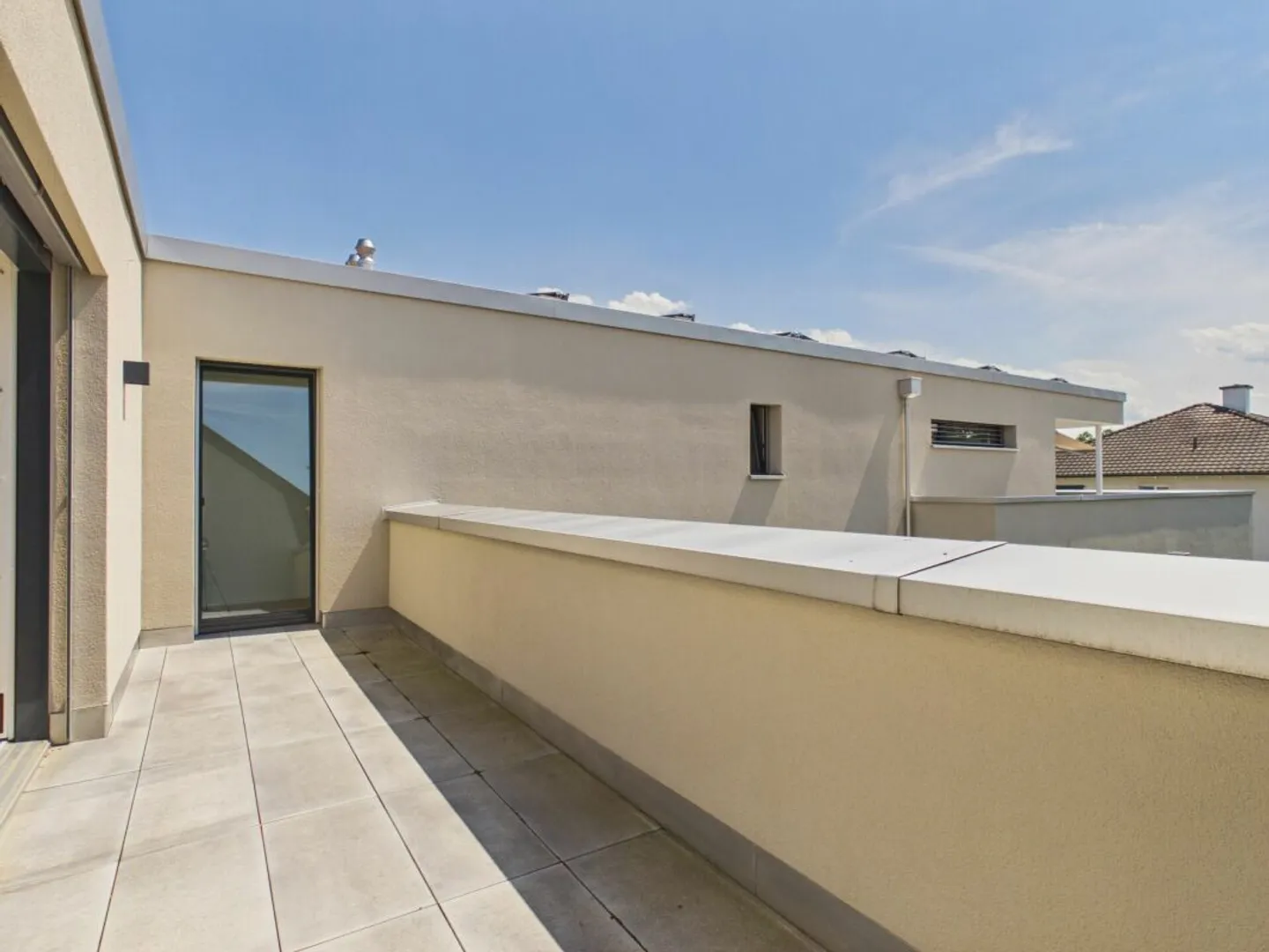 Exclusive 3.5-room penthouse apartment with generous outdoor spaces in Binningen - Photo 13 of 13