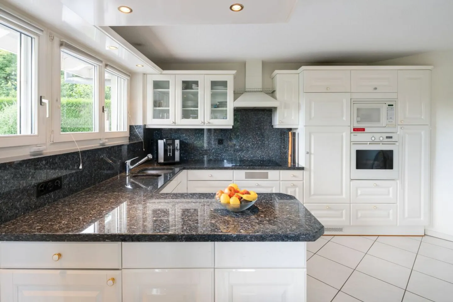 Large Family House with Pool, Garden and Wellness - Photo 3 of 6