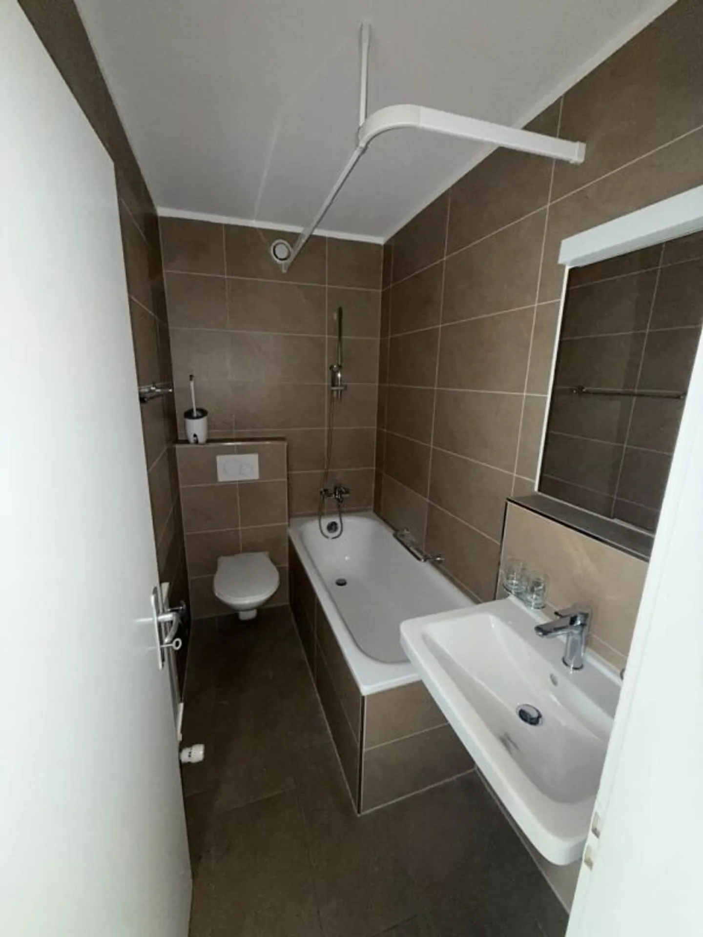 Moderne und helle 2-Zimmer-Wohnung in Lyss - Photo 7 of 7