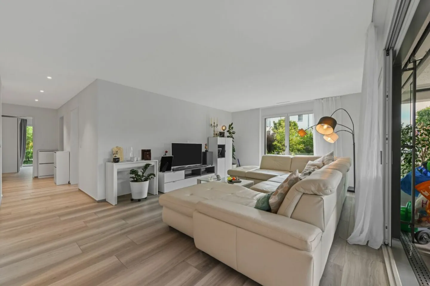 Exklusive Gartenwohnung mit Terrasse und idyllischem Garten in zentraler Lage - Foto 12 von 13