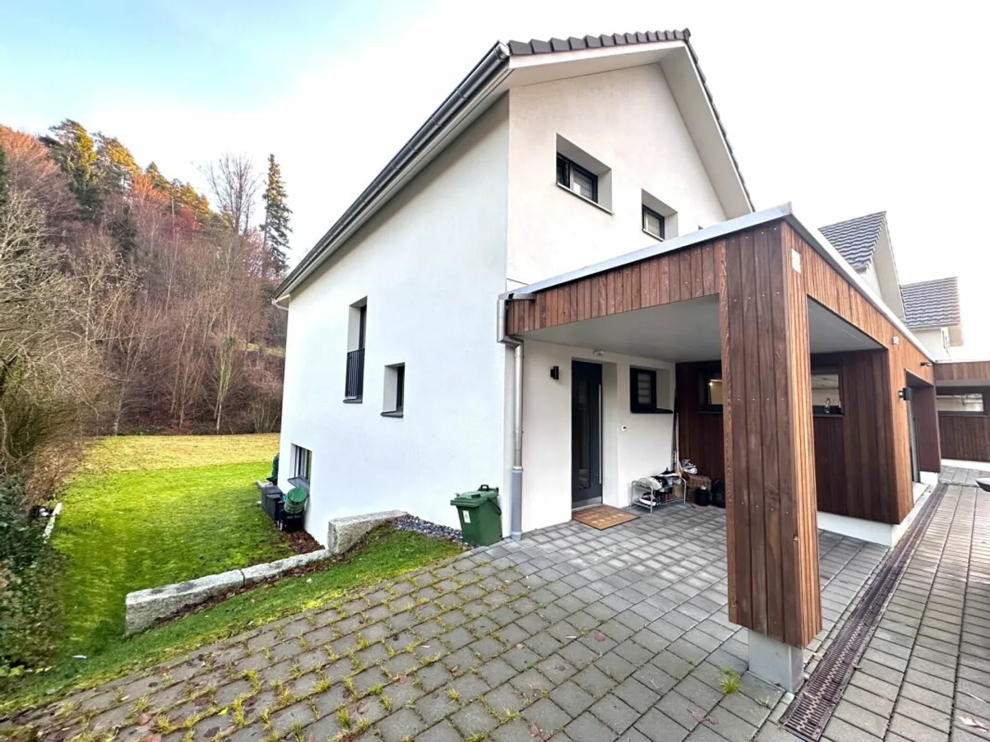 Living on the Edge of the Forest - Modern 5.5-Room Townhouse - Photo 4 of 11