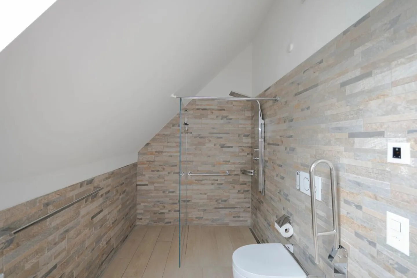 2.5-Zimmer-Dachwohnung im Loft-Style - Photo 9 of 13