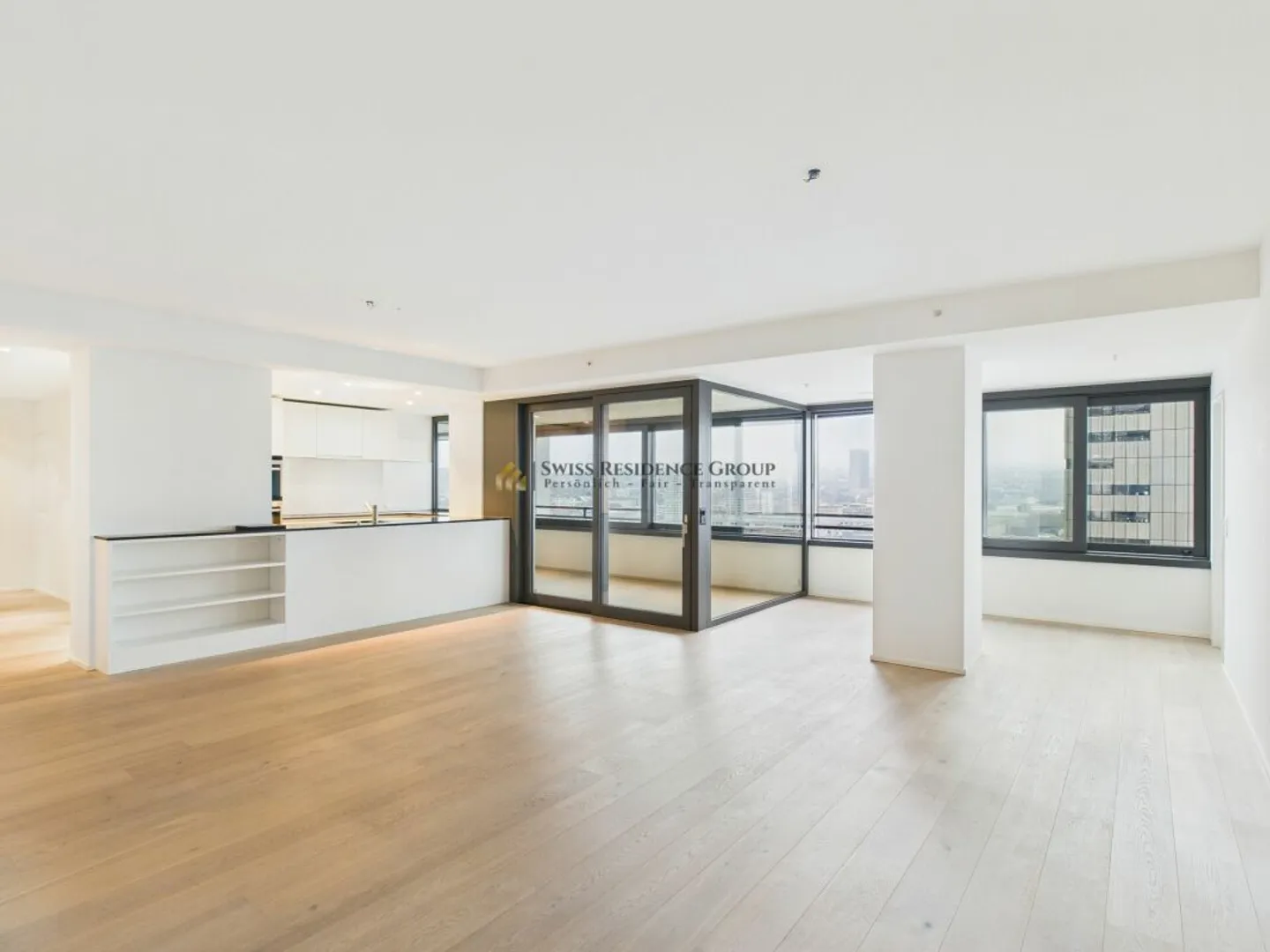 High above in Zurich West - 3.5 rooms on the 17th floor - Photo 2 of 13