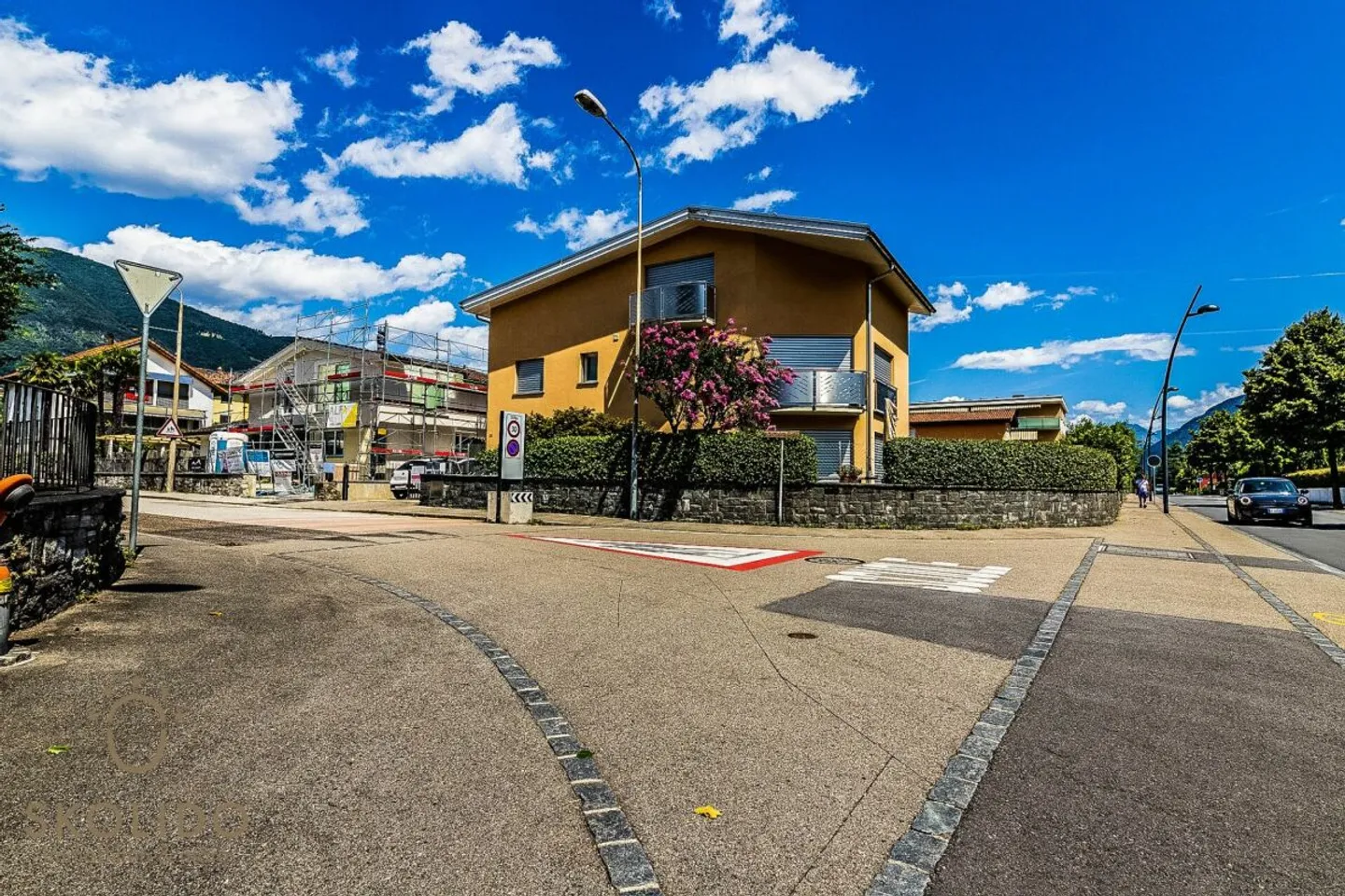 Residential building with three holiday apartments and garden in ASCONA - Photo 1 of 13