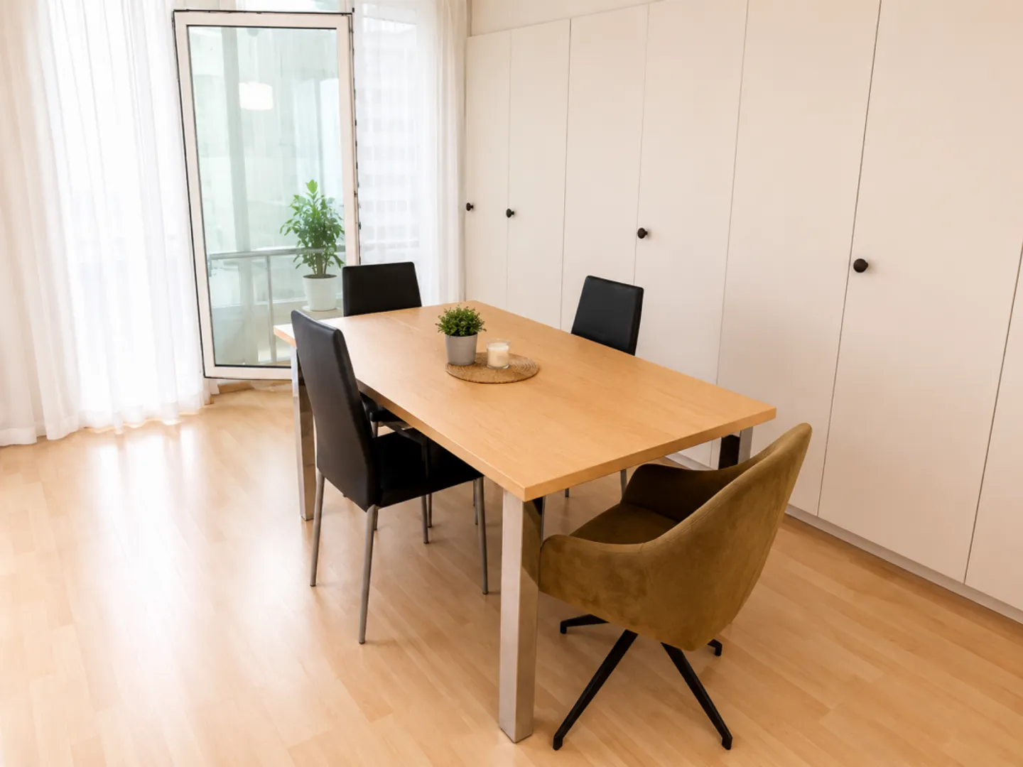 Charming 3.5-room apartment with balcony - Photo 2 of 7