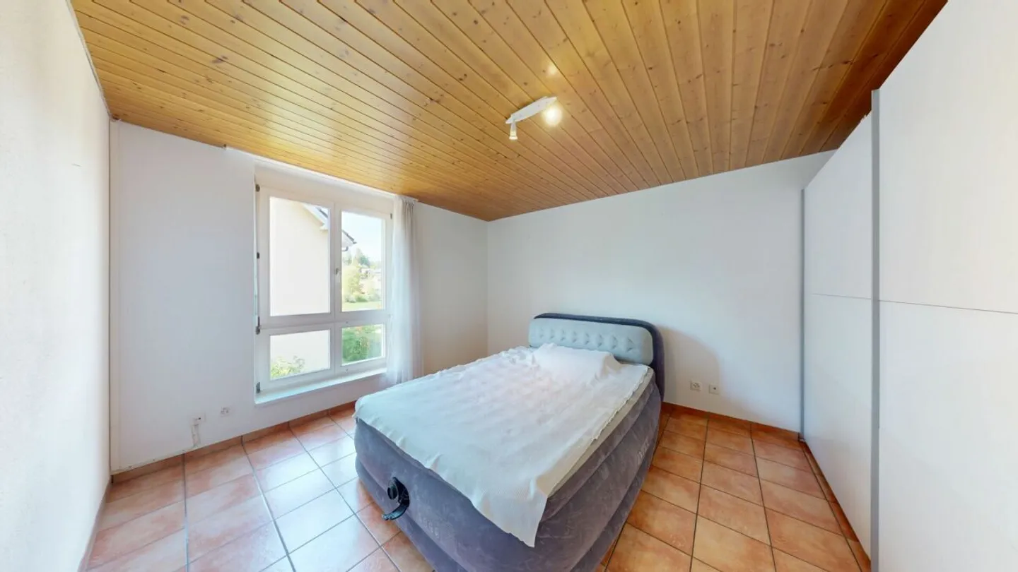 Exklusives 6.5-Zimmer-Doppeleinfamilienhaus mit sonnigem Wintergarten und viel Wohnkomfort - Photo 8 of 13