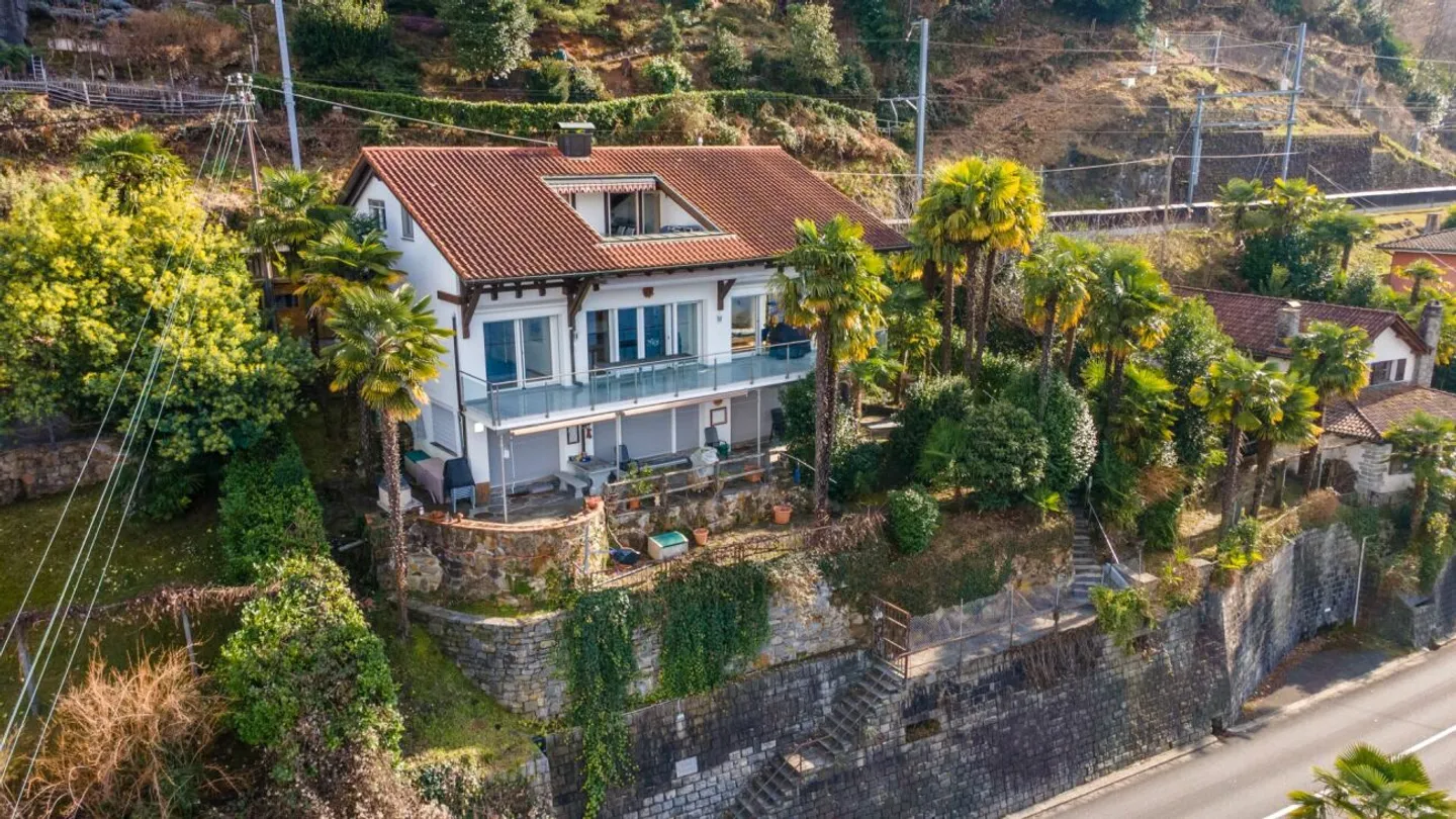 Incantevole appartamento mansardato di 3.5 locali con splendida vista lago, terrazza e balcone esposto a sud - Foto 1 di 13