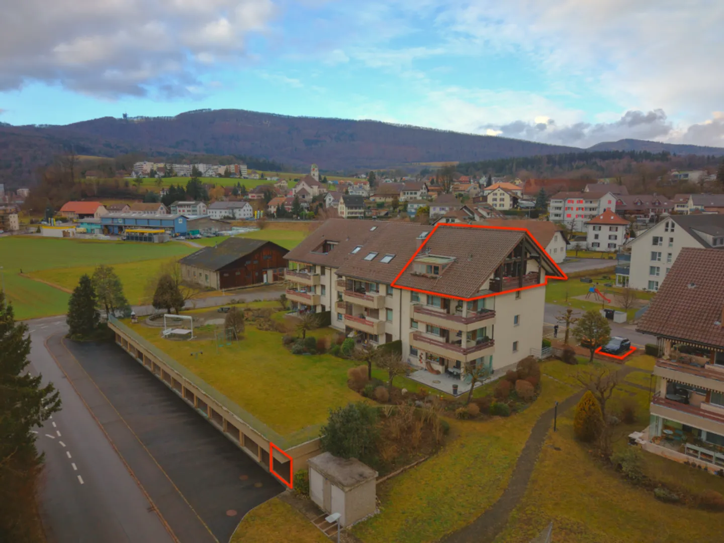 Light-flooded 4.5-room penthouse apartment with loft character - Photo 7 of 7