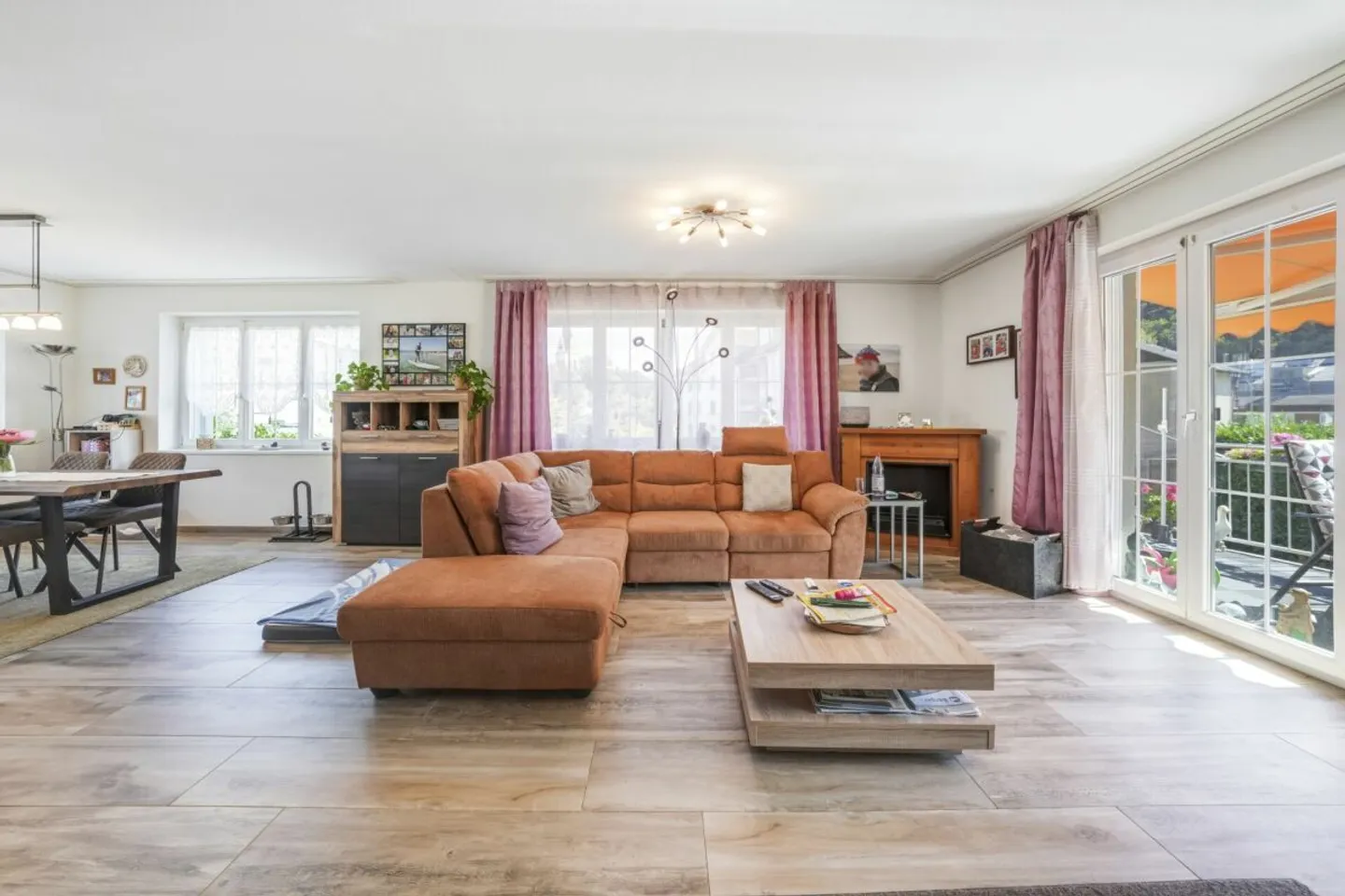 Space for the Family, Retreats to Enjoy and a Private Pool - Photo 5 of 13