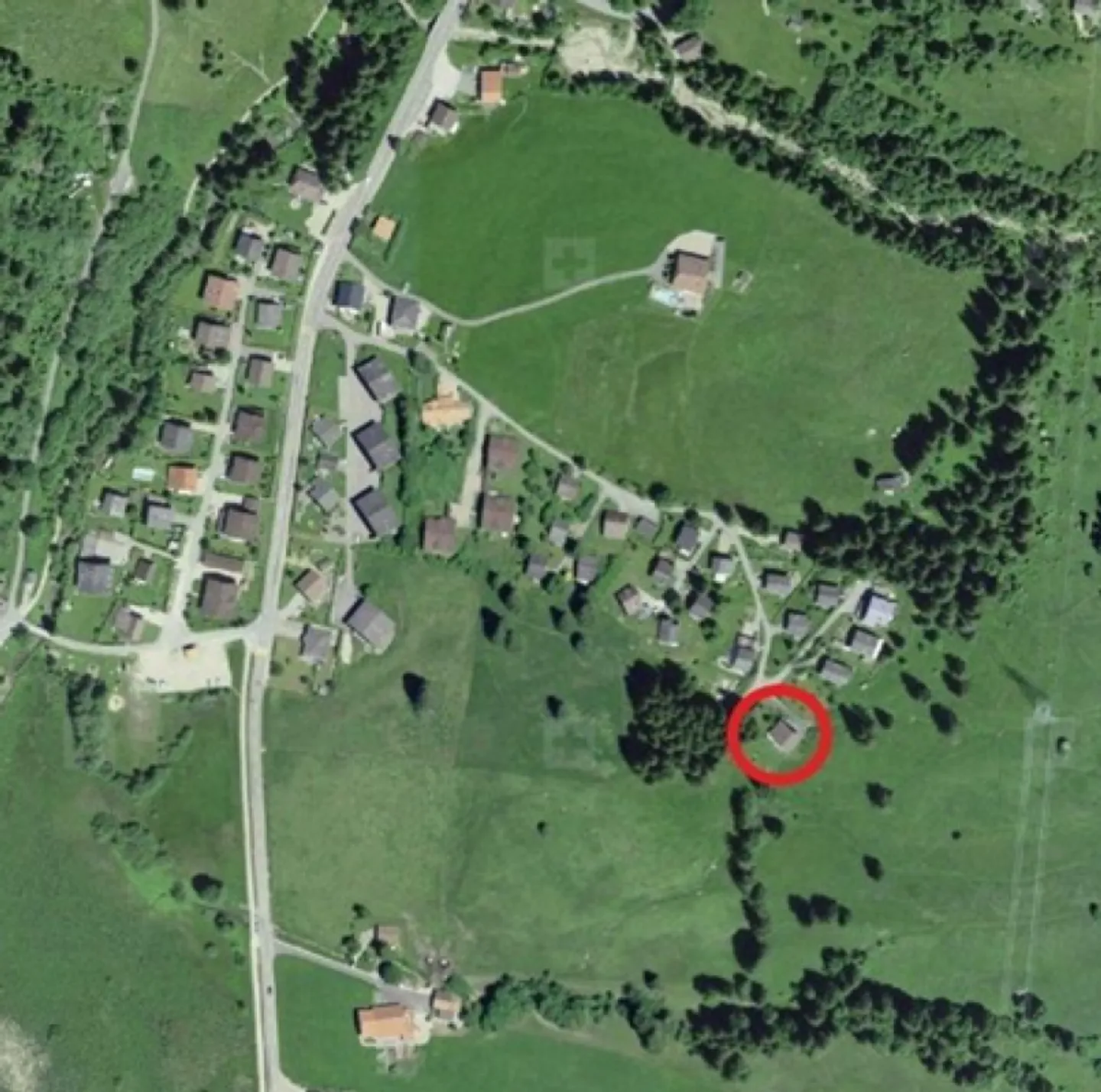 Maison individuelle de 5 pièces bien entretenue avec appartement séparé dans un emplacement de rêve à Schwarzsee FR - Photo 2 sur 13