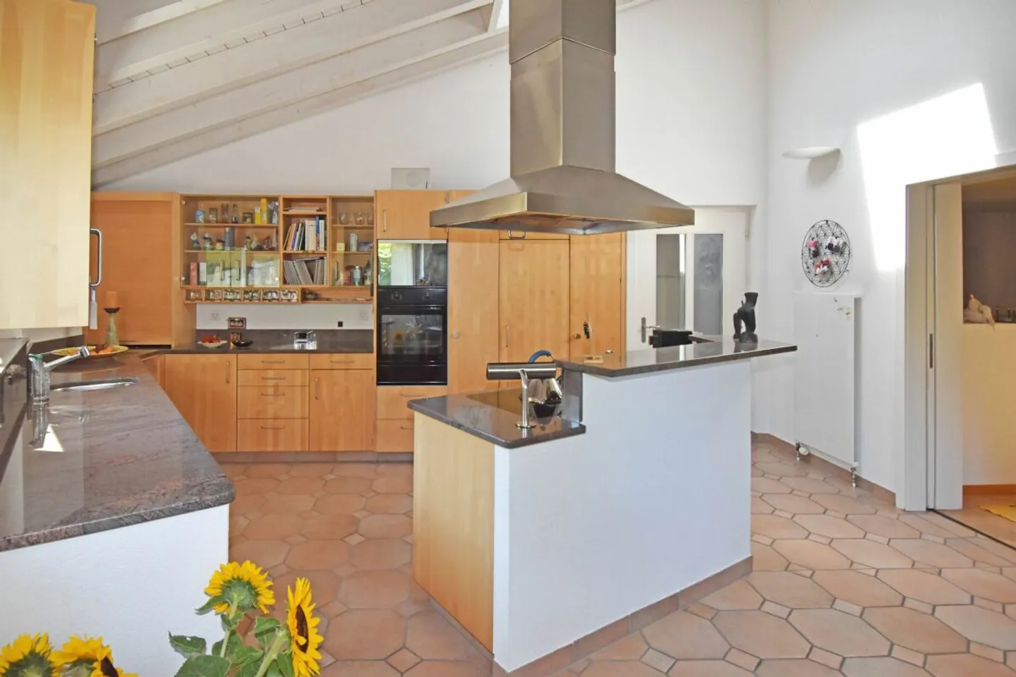 Felicità familiare su un grande terreno, soleggiato, vicino alla natura - Foto 8 di 13