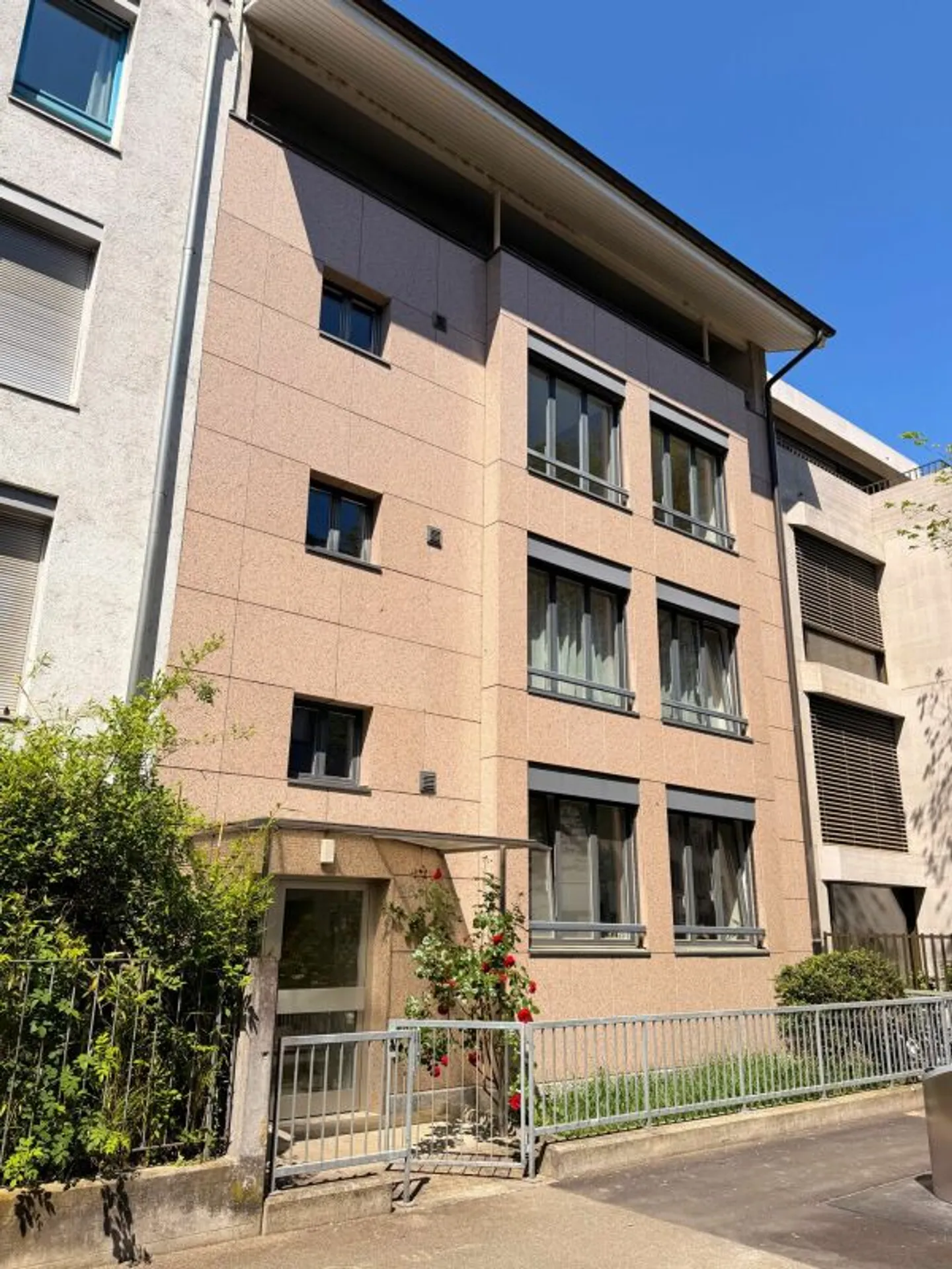Casa plurifamiliare con 3 appartamenti nel quartiere centrale di Bachletten - Foto 5 di 13