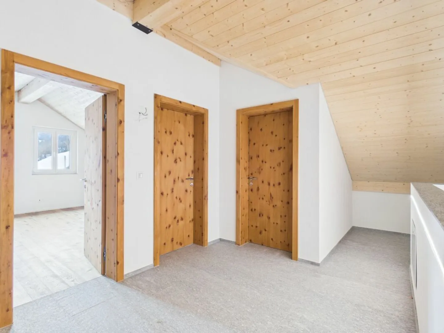 Propriété exclusive à deux maisons avec quatre places de garage et cave voûtée historique à Churwalden - Photo 12 sur 13