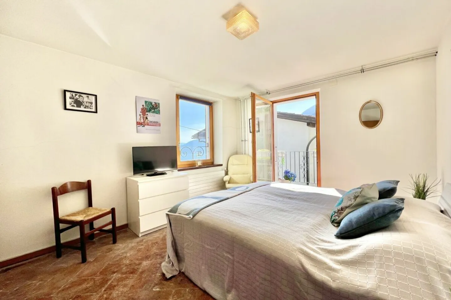 Grande casa di villaggio con vista sul lago, bel giardino e parcheggio - Foto 7 di 13