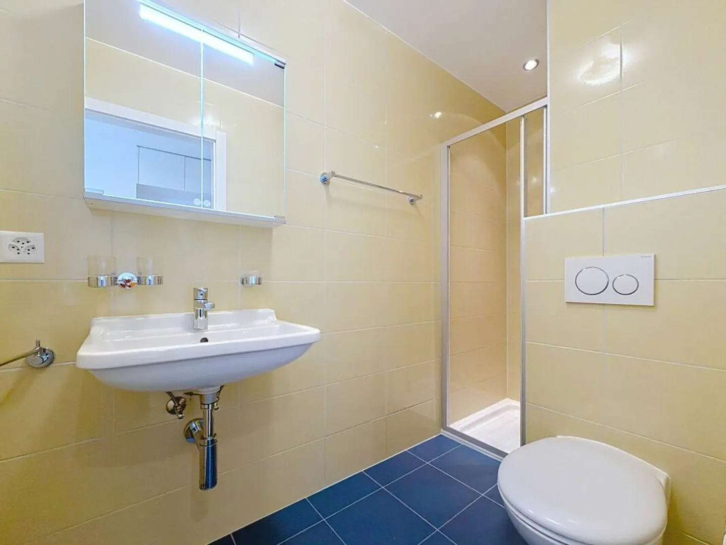 Very spacious 4.5 rooms with large balcony in Collombey - Photo 11 of 12