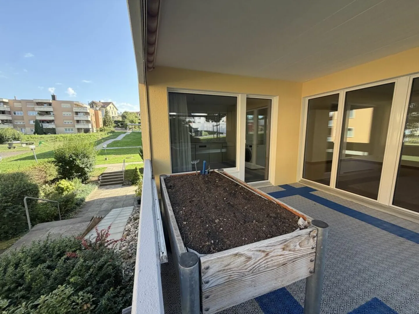 Cozy 3.5-room ground floor apartment with two balconies in a central location - Photo 12 of 13